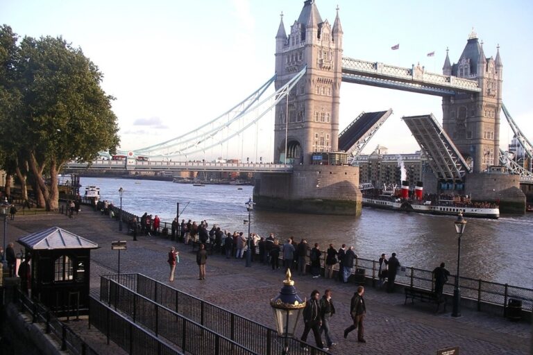 27 Fascinating Facts About Tower Bridge, London (2022 Guide)